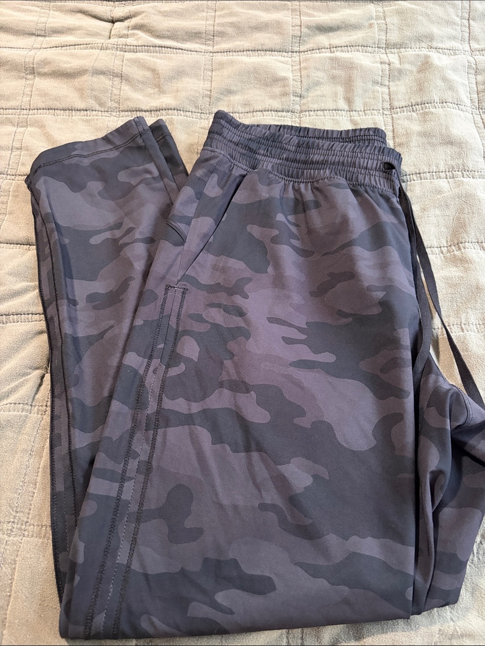 GAP Men's-Style Dark Gray Camo Jogger Sweatpants